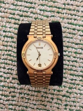 Gucci 9200M Unisex Quartz Watch Gold Dial